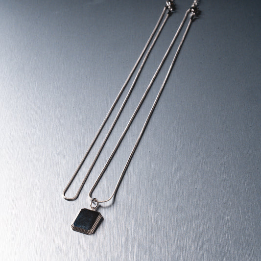Monile 034